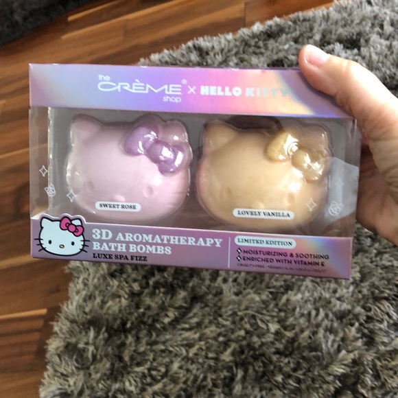 THE CREME SHOP X HELLO KITTY SET OF BATH BOMBS NEW - Picture 1 of 4